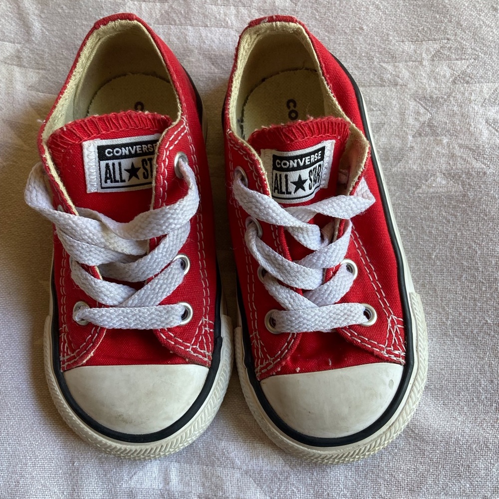 Converse red